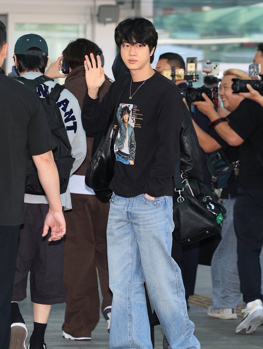 seokmelie's tweet photo. cuando crees que amas a Jungkook pero aparece este personaje: https://t.co/AtcDjrKLlm