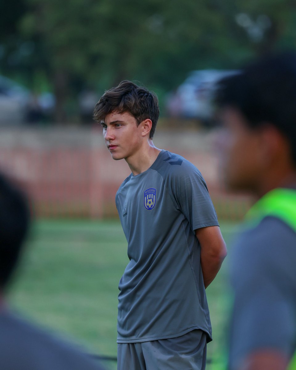 RacingTDP_Sub16's tweet photo. ¡Enfocados en cada entrenamiento para iniciar nuestro camino en la Liga TDP Sub16! 😈

#NuestroCorazónNuestroEscudo💜 https://t.co/PC025OK51l