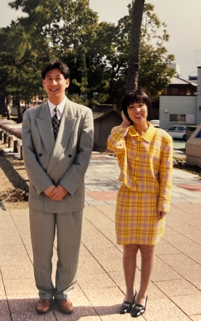s_junko_jrt's tweet photo. あれから30数年の時を経て宗我部英久さん、アナウンサー生活最後の日を迎えました。朝から懐かしい話やハワイの話に花を咲かせています😊

そんな９月最後の一日も #となりのラジオ はいつも通りお送りします📻
メッセージテーマは「おなじみさん」音楽のテーマは「赤・紅」 tonari@jrt.jpまで✉ https://t.co/s2DrMZR99a