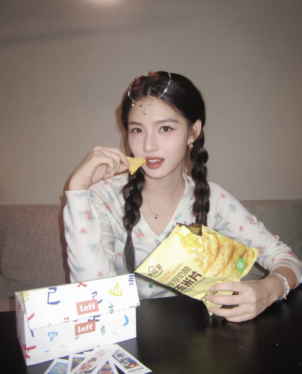 toutouzaiain1's tweet photo. 너이렇게예쁘면어떡햇!🫳🫳💕🧑‍🩰 https://t.co/TxSd5Oz5ox