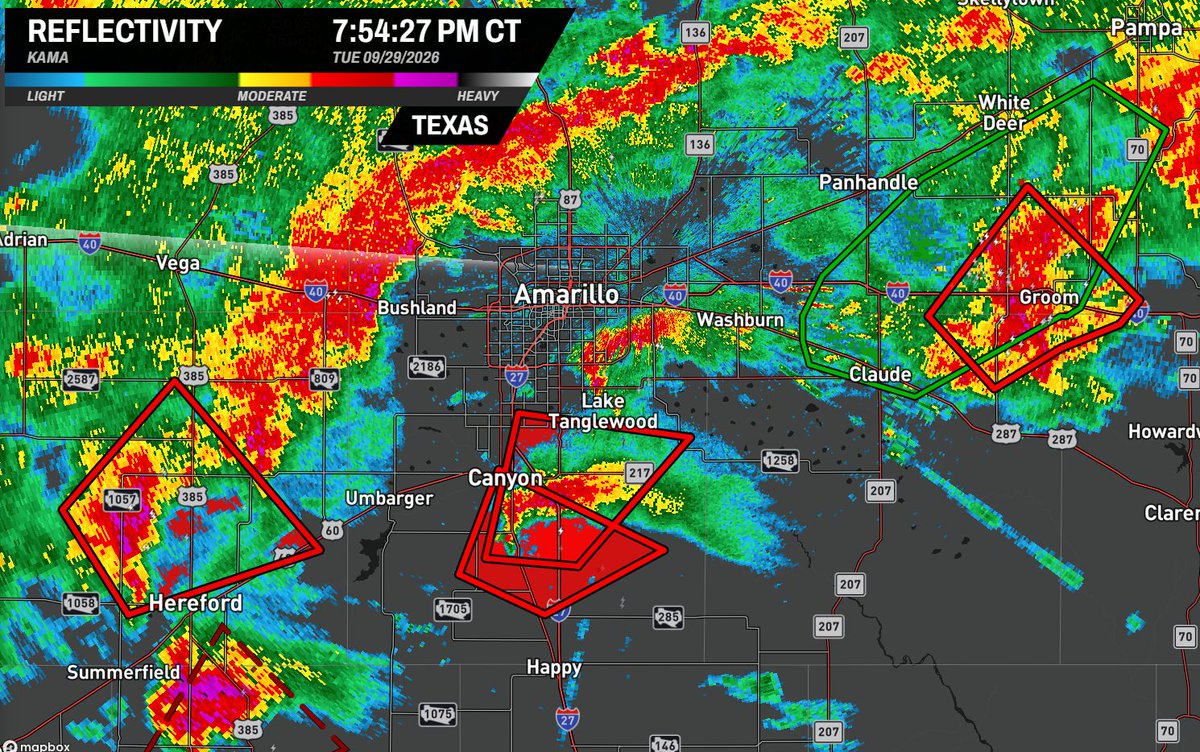 MaxVelocityWX's tweet photo. Texas is being spammed with tornado warnings right now... https://t.co/5jfAMkdqMc