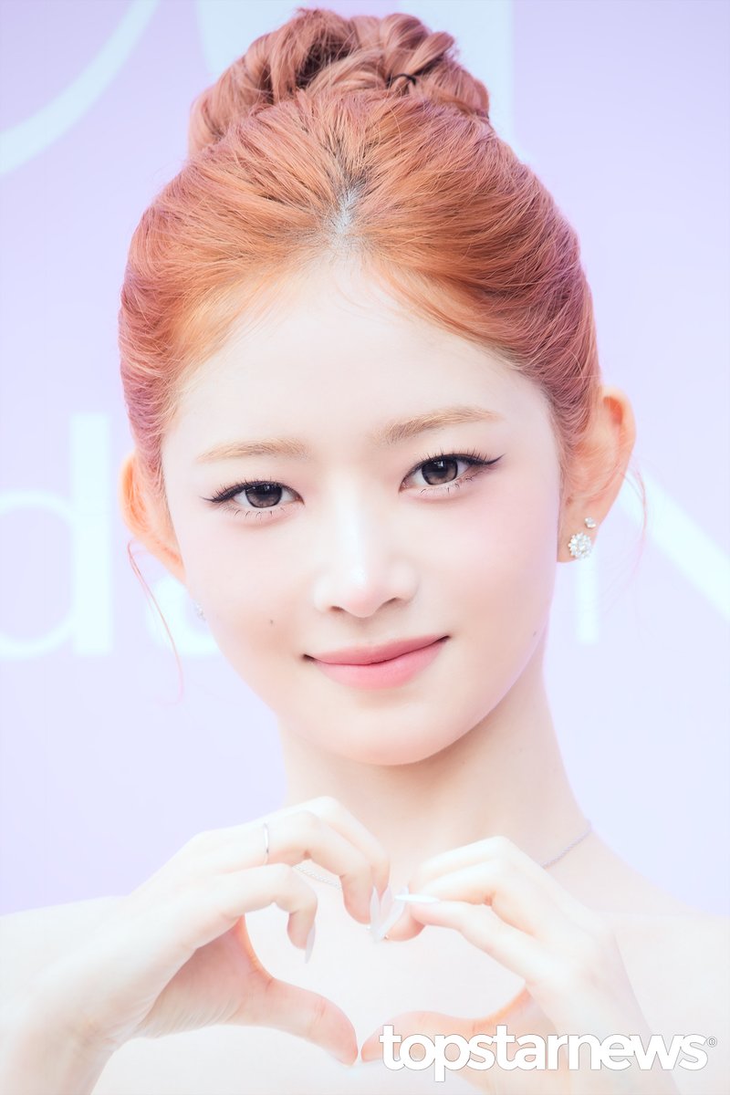 TSN_PHOTO's tweet photo. [HD포토] 아이브 레이, ‘러블리 하트 기니’ (루나 포토콜) #레이 #REI #아이브 #IVE #루나 #LUNA #포토콜 #프리뷰 https://t.co/5HNjrocQfz <- Original Photo https://t.co/I2llz99sgs