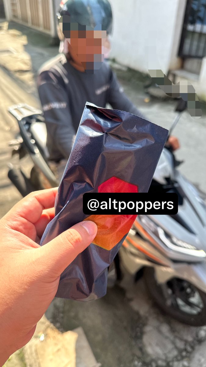 AltPoppers tweet picture