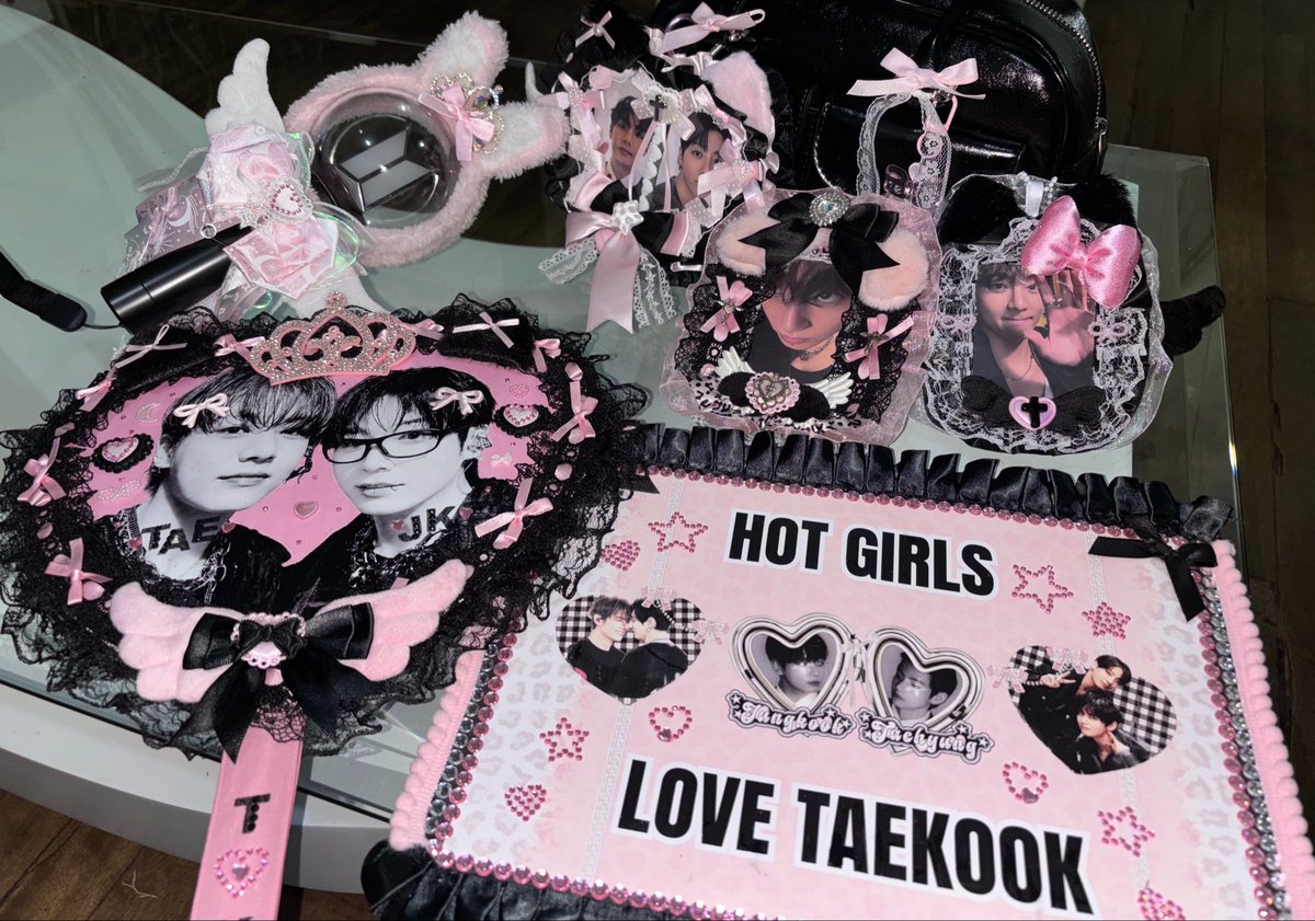 tetegugukk's tweet photo. chicas ustedes creen que se entienda que me gusta el taekook o aún no será suficiente?? https://t.co/OkpxqOmWpe