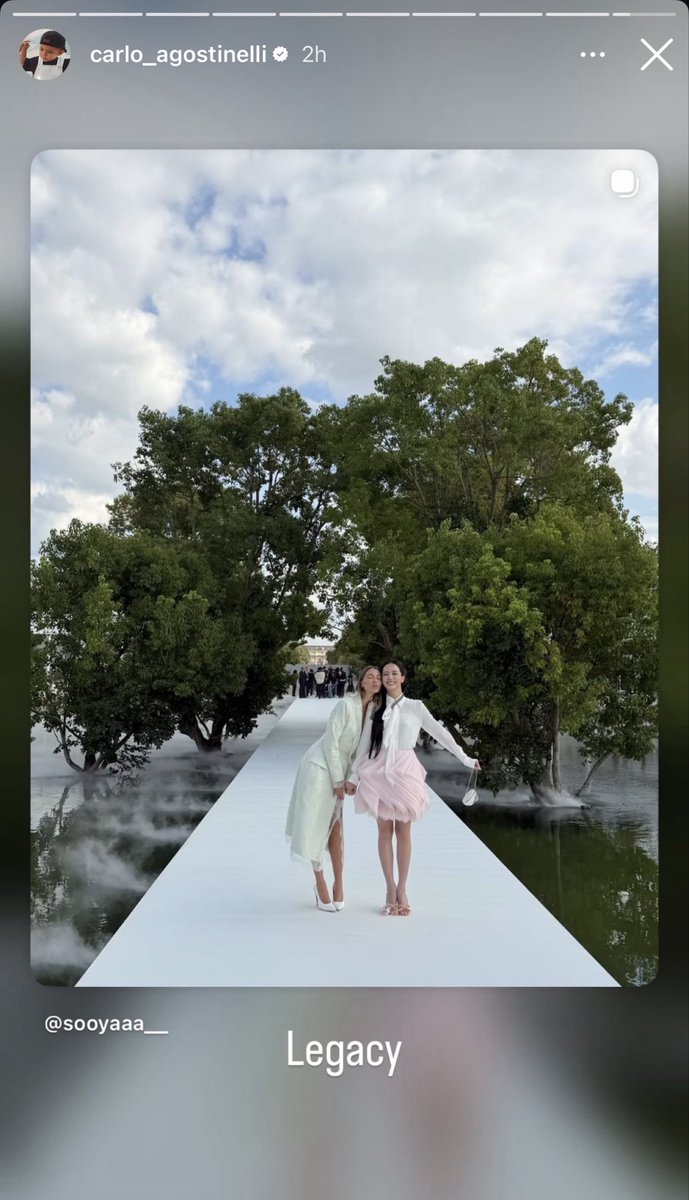 RaeKaeli's tweet photo. Carlo Agostinelli reposted JISOO’s IG post with Heloise, leaving a ❤️, while Heloise commented “family.” One family, and their beloved adopted daughter from Korea. 🥹❤️

HUMAN DIOR JISOO AT PFW 
#JISOOxDiorSummer27 @Dior

#JISOO #Jisoo #jisoo #김지수 https://t.co/nEgoMtqO4c