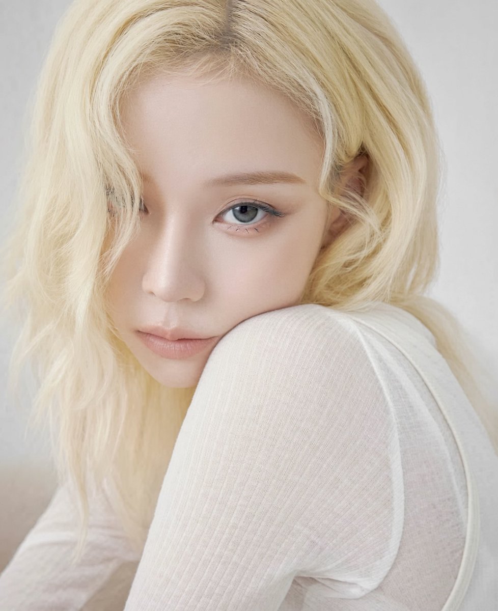 wntrult's tweet photo. reply with the tags for minjeong! 

GET WELL SOON WINTER
#겨울이버블 #GetWellSoonWINTER https://t.co/eNpPforppD