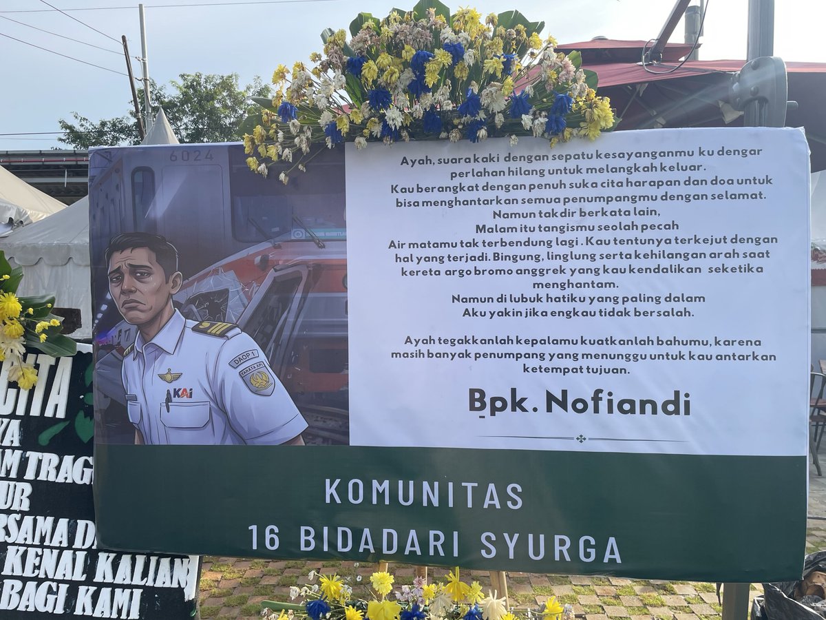 LambeSahamjja's tweet photo. guys lu pada tau gak nih
ada netizen cerita soal dunia masinis 

katanya seorang masinis gak pernah berangkat dengan niat mau celakain siapapun

masinis berangkat itu bawa amanah, tanggung jawab, jalanin tugas, dan selalu berharap serta berdoa biar perjalanan sama penumpangnya sampai tujuan dengan selamat aman dan nyaman

pas ada perjalanan yang berakhir jadi sebuah perkara, dia bilang biarlah hukum yang menemukan keadilan dan waktu yang akan menunjukkan kebenarannya