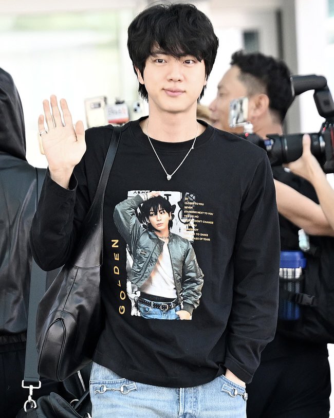 seokjinfile's tweet photo. SEOKJINNIE https://t.co/Fsj9W0m8iP