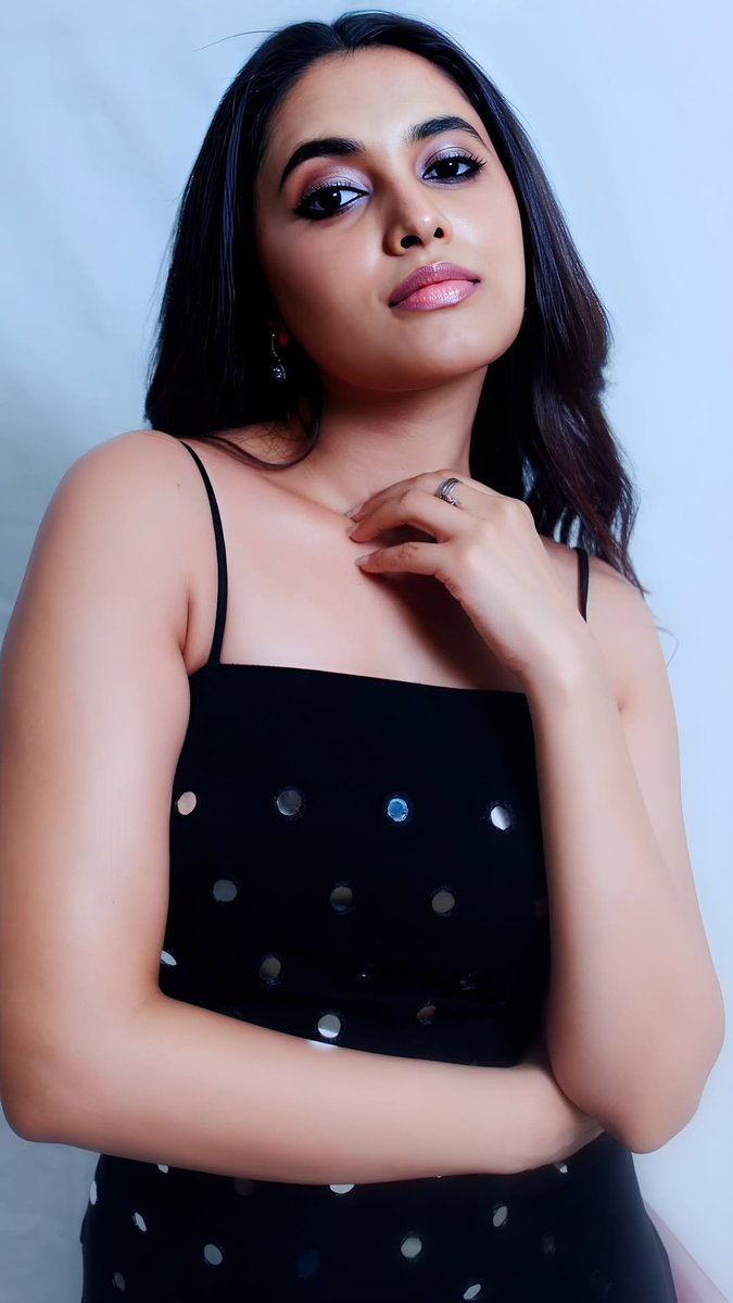 actress_worldz_'s tweet photo. In a world full of stars, she is my universe 💫
Forever in love with Priyanka Mohan 💖
#PriyankaMohan #FanLove #Obsessed #QueenVibes #SouthActress #CinemaLove #Heart #FansForever https://t.co/H9QZdddAhN