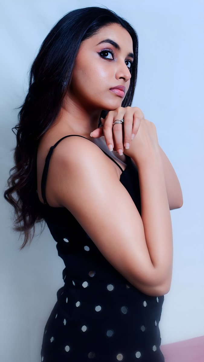 actress_worldz_'s tweet photo. In a world full of stars, she is my universe 💫
Forever in love with Priyanka Mohan 💖
#PriyankaMohan #FanLove #Obsessed #QueenVibes #SouthActress #CinemaLove #Heart #FansForever https://t.co/H9QZdddAhN