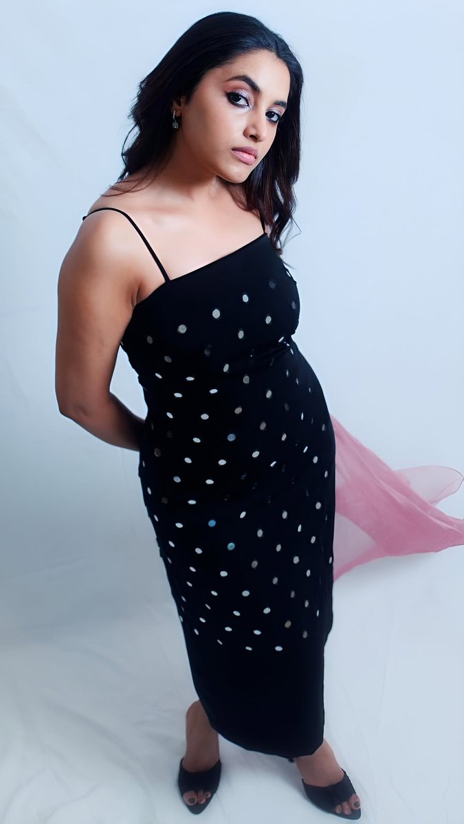 actress_worldz_'s tweet photo. In a world full of stars, she is my universe 💫
Forever in love with Priyanka Mohan 💖
#PriyankaMohan #FanLove #Obsessed #QueenVibes #SouthActress #CinemaLove #Heart #FansForever https://t.co/H9QZdddAhN