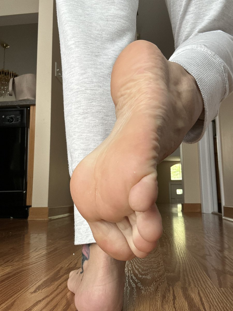 PrincessAkirra's tweet photo. Show mommy how quickly your money can zip over to mommy’s account https://t.co/4hrmmCoz75