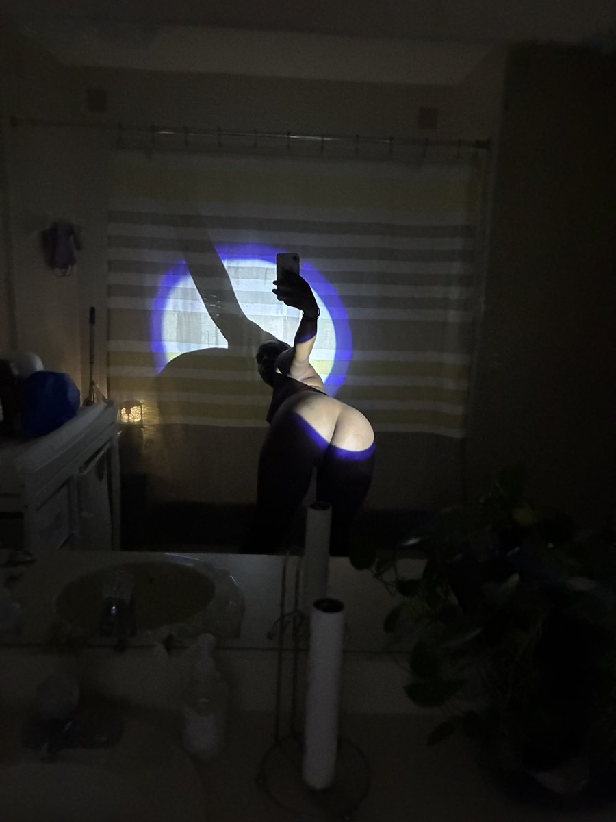 GlossyLilBby's tweet photo. Double full moon hoe #Kisses #NSFW #GoonToMe #Orlando #Miami #LasVegas #Philly #SpoilMe #BigBooty #SoftAss #Ebony #FemDom #FemSub #FeetWorship #BowDownToMe #BeMySexSlave https://t.co/36iHUOKwle