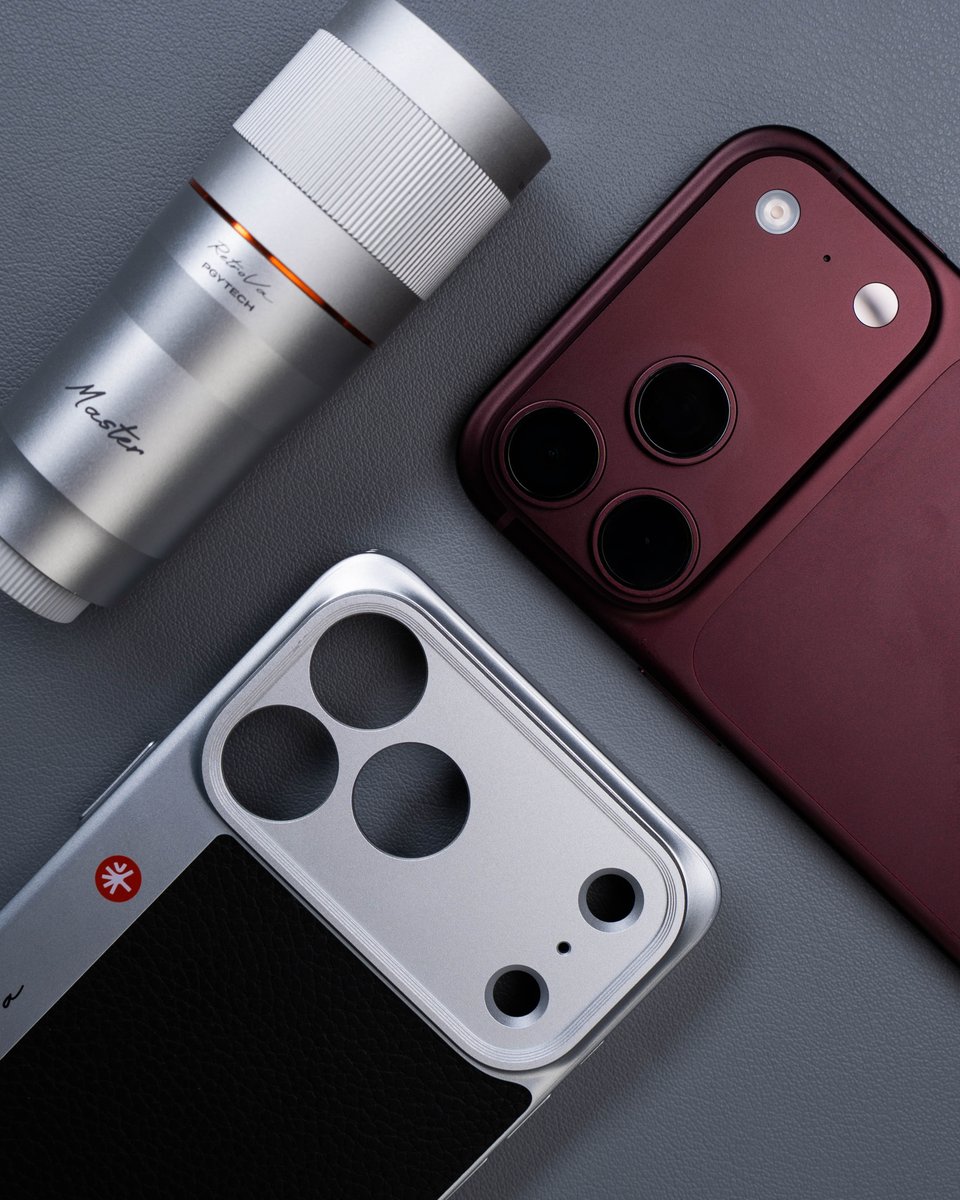 PGYTECH_global's tweet photo. ๐ญ๐ธ Everything in its place.
RetroVa modules. iPhone 18 Pro in Burgundy Red. Case, grip, 4X telephoto extender, lens pouch โ all arranged, all ready. The kind of desk setup that makes you want to skip the scroll and go shoot something real.
#PGYTECH #RetroVa #iPhone18Pro https://t.co/JUBSgAMdEA