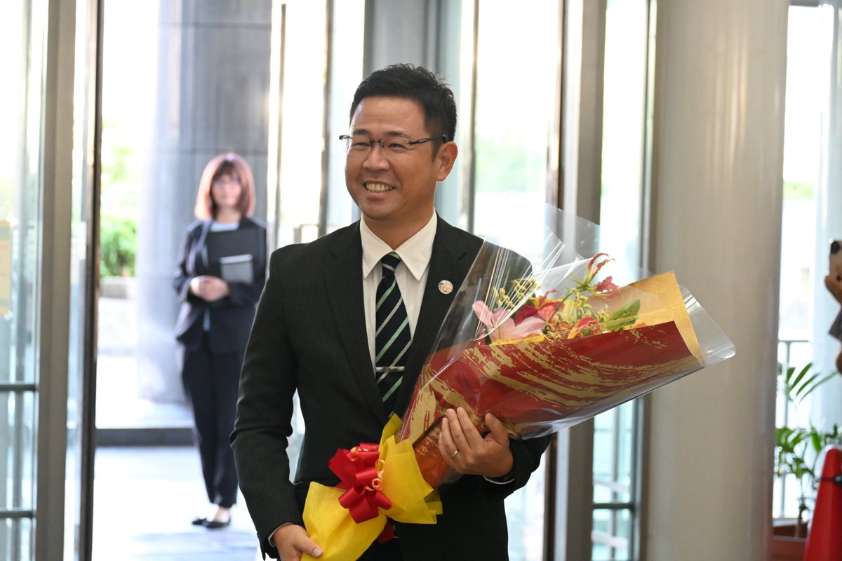 okinawa_pref's tweet photo. 【古謝玄太知事就任】
９月30日(水)、沖縄県知事に就任した古謝知事が初登庁しました。 https://t.co/1ZYEIhGpgD