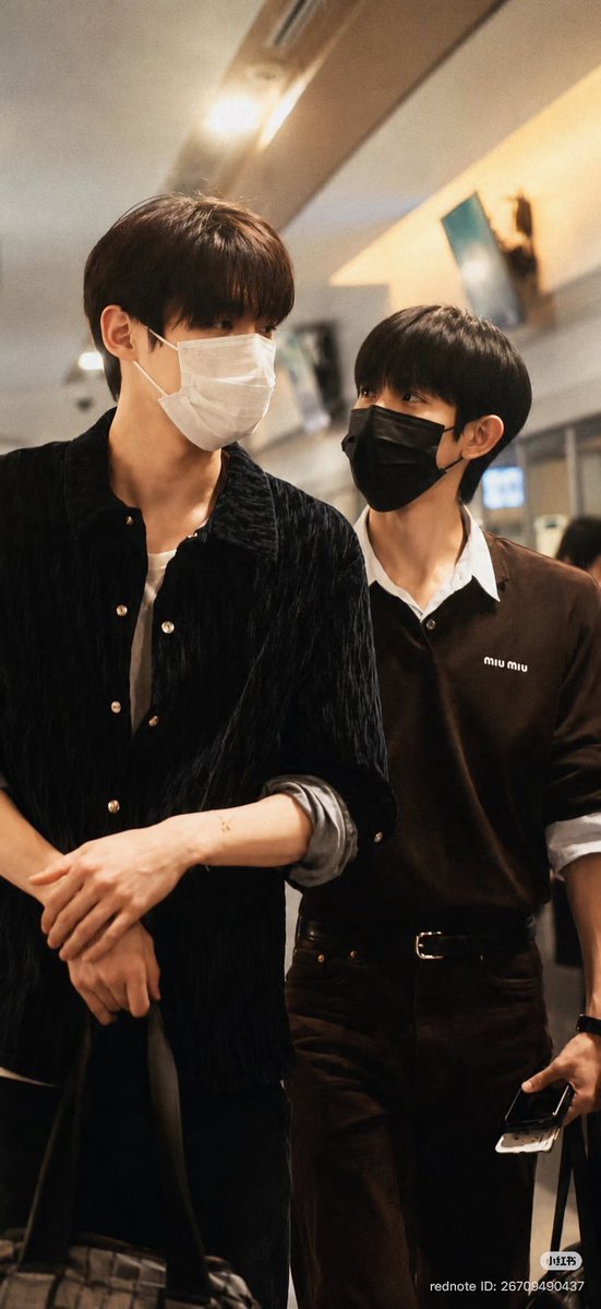 yoohyepham's tweet photo. #YOONSIK_SIWOO_PFWSS27
#PARKSIWOOPFWSS27
#KIMYOONSIKPFWSS27
Những bức ảnh đi cùng nhau như thế này sau này sẽ càng ngày càng hiếm. Nhưng dù có ra sao vẫn mong 2 em hạnh phúc https://t.co/xv2pJZQHl7