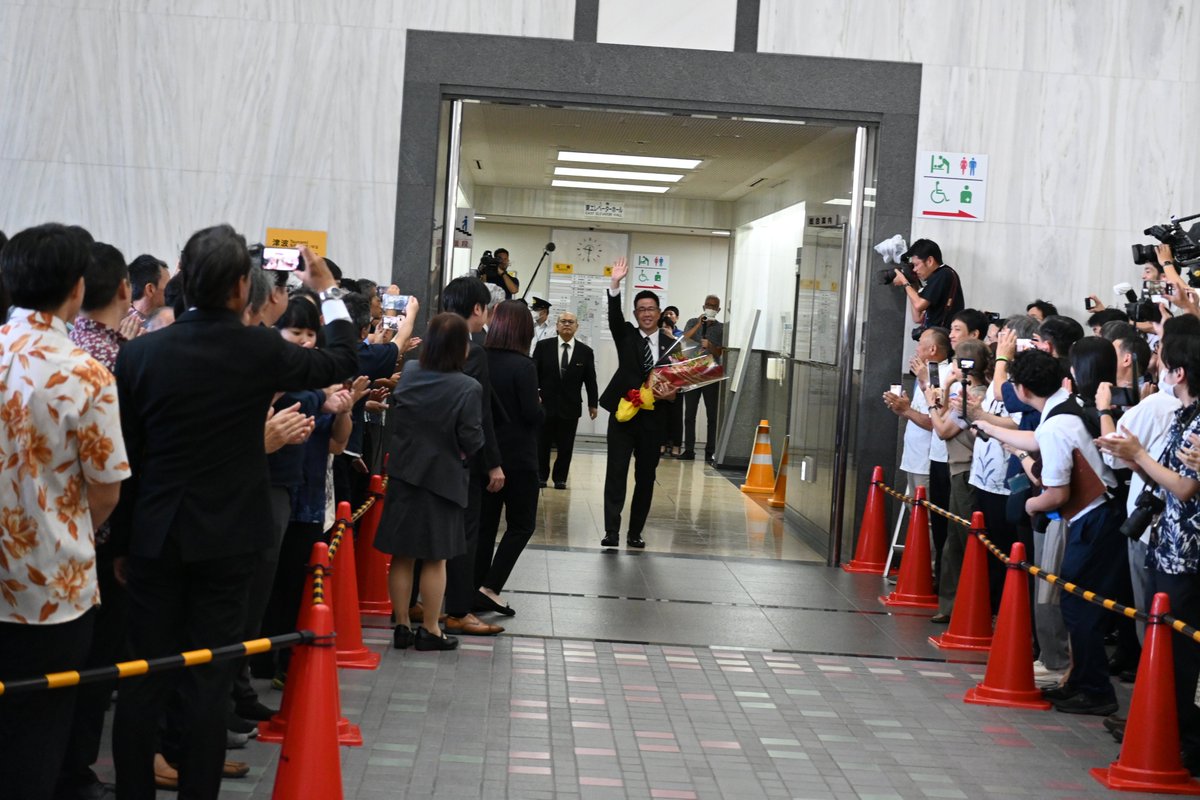 okinawa_pref's tweet photo. 【古謝玄太知事就任】
９月30日(水)、沖縄県知事に就任した古謝知事が初登庁しました。 https://t.co/1ZYEIhGpgD