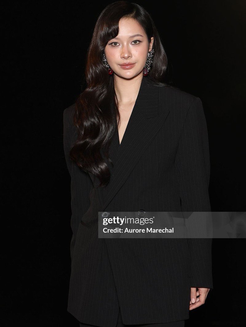 mstarnewsth's tweet photo. ส่องลุค all black ฉบับ " มิ้ลค์ พรรษา " @panlyyy เข้าร่วมชม Saint Laurent Women's Summer 2027 Show by Anthony Vaccarello at Paris Fashion Week ที่ผ่านมา 

MILK PANSA SHINE PFWSS27

#YSLxMilkPansa 
#SaintLaurentSS27
#MilkPansa #YSL
#PFW #YvesSaintLaurent https://t.co/OeenDBQxqG