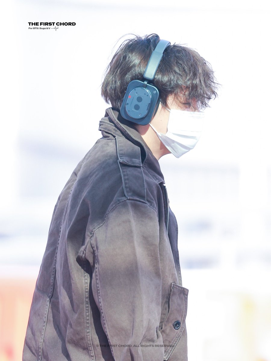 TheFirstChord_'s tweet photo. 260930 #뷔 ICN 출국

#태형 #V
#BTS #방탄소년단
@BTS_twt https://t.co/I95xPYsb24