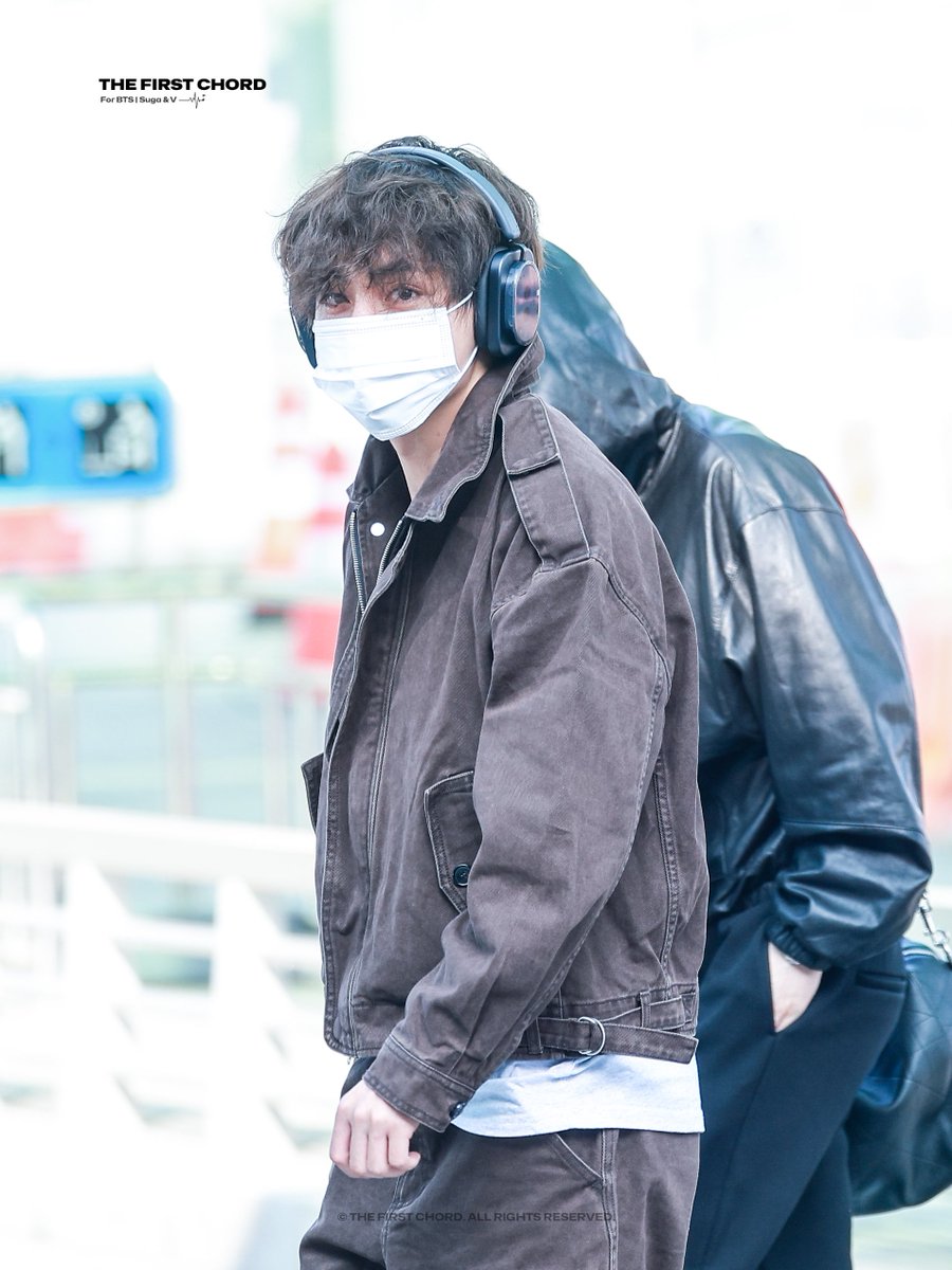 TheFirstChord_'s tweet photo. 260930 #뷔 ICN 출국

#태형 #V
#BTS #방탄소년단
@BTS_twt https://t.co/I95xPYsb24