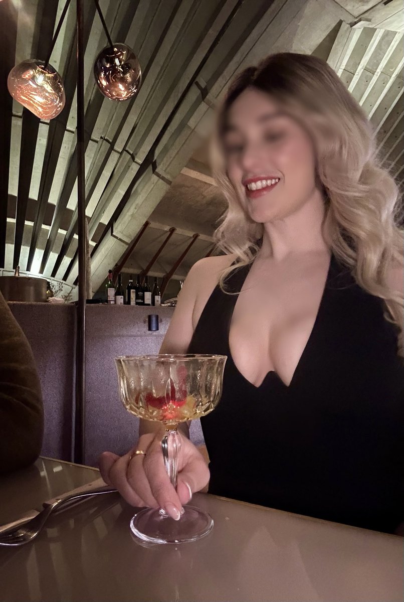lovesydneyreign's tweet photo. Dinner and a show 💫 https://t.co/LgHBBEqiuf