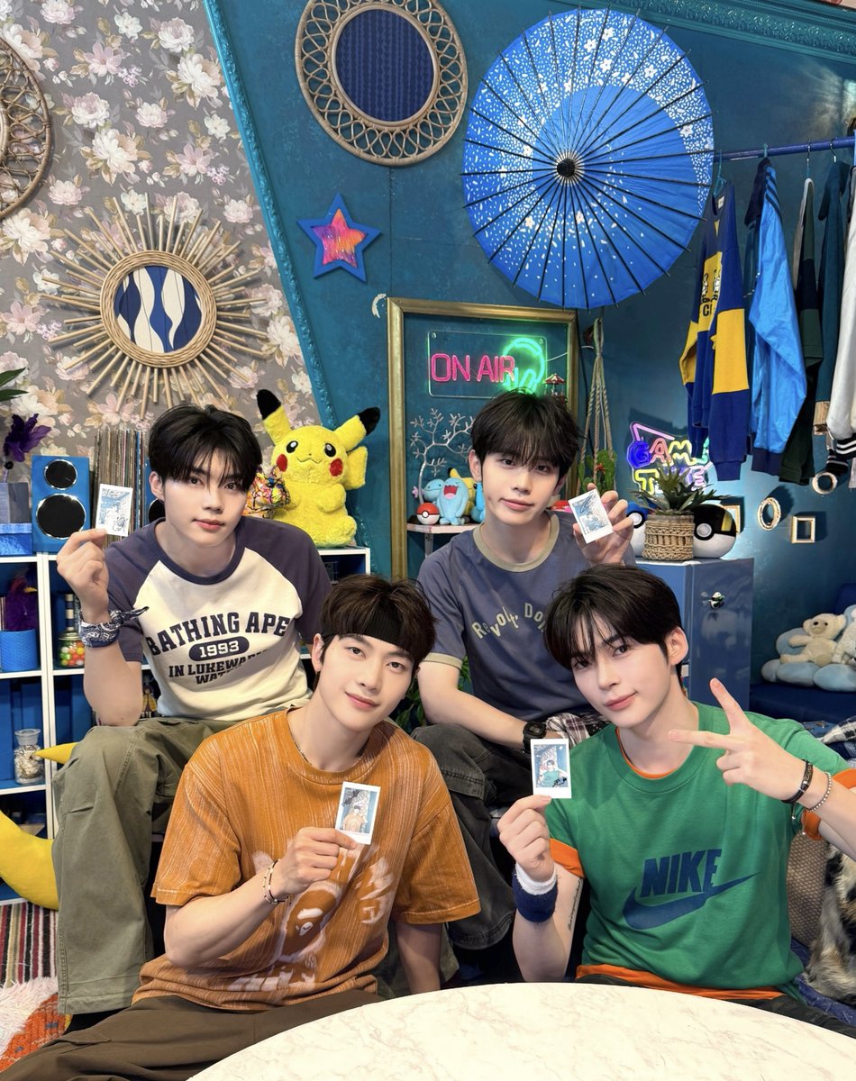 ZB1_jp's tweet photo. 20260929

テレビ東京『あのちゃんの電電電波♪』をご覧いただきありがとうございました🩵

プレゼントをお渡ししたり、あのちゃんとゲームに挑戦したり…✨
とても楽しい時間を過ごすことができました💨

@tx_dendendenpa #あのちゃんの電電電波
#ZEROBASEONE #ZB1
#回帰LOVE 
#イグジステンス #ZEROBASEONE_イグジステンス