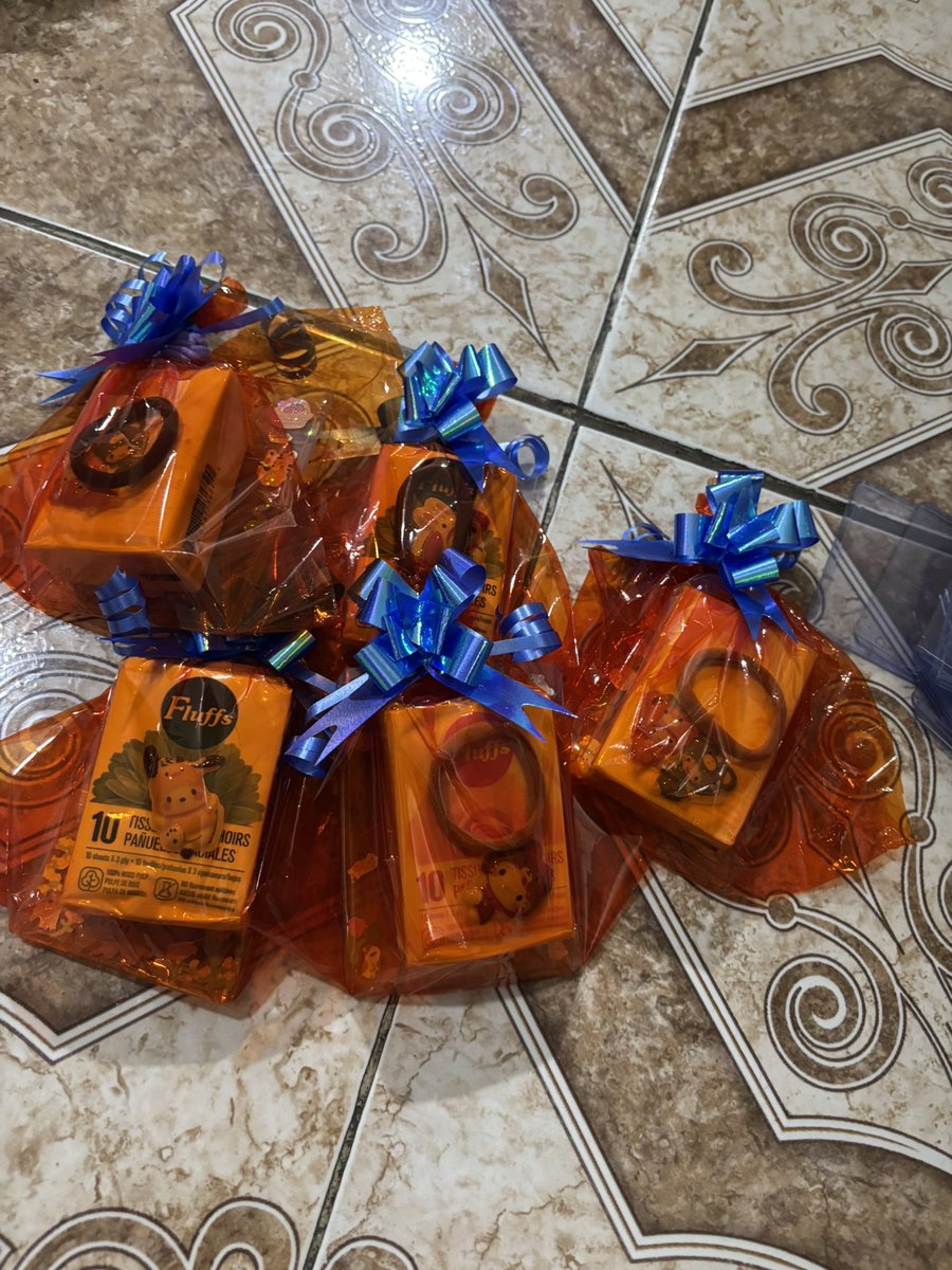 yoongengar's tweet photo. haciendo las anchetas de los freebies para las armys de mierda DESDE SEPTIEMBRE SE SIENTE DICIEMBRE https://t.co/fvzyARpVFq