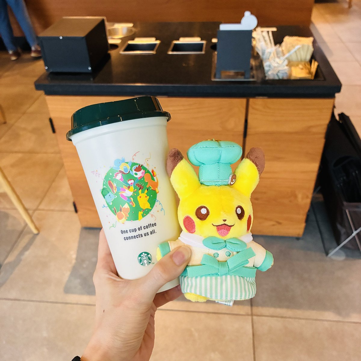 anzu_0602's tweet photo. スタバとポケモン30周年🎊
あんまりイラストタイプじゃなかったけど実物は可愛かった🥰 https://t.co/HZdLl4S9lA