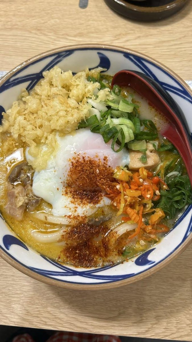 kamila92911's tweet photo. RELATE + BIKIN NGILER🫵🏻😫
Niatnya cuma makan biasa, tapi pas udah buat malah secantik ini 😭🍜 Telur setengah matang + topping melimpah = auto lupa diet. https://t.co/8DK3xt2SWU