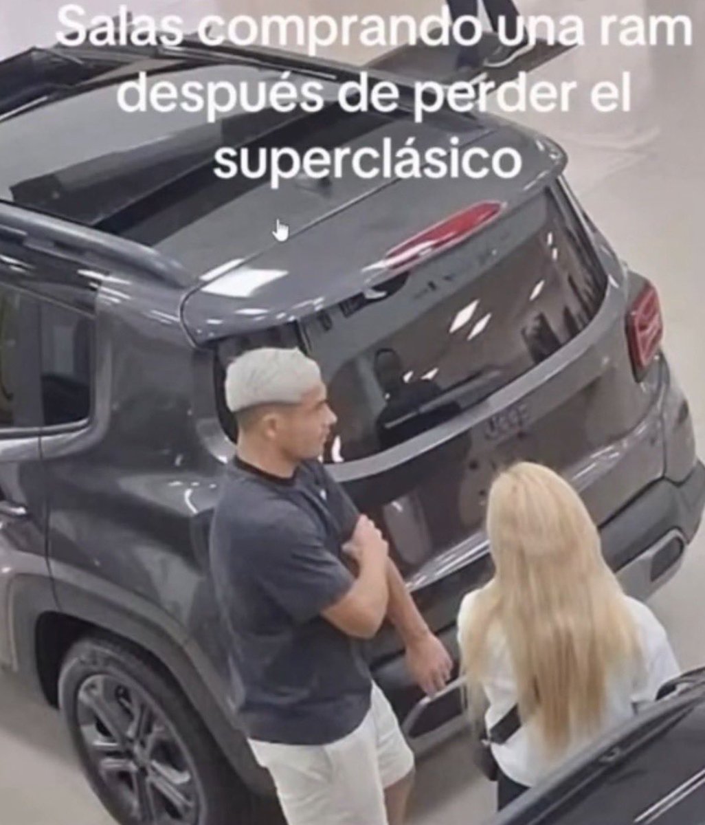 cris__ese's tweet photo. Ya ni se esfuerzan en disimular que odian a los pibes de nuestras inferiores 

Les caen por un tik tok donde COMPRA ROPA!!! y después endiosan a Salas y Martínez Quarta que hacen esto tras arrastrarse todos los partidos https://t.co/EHlcyPYhn3