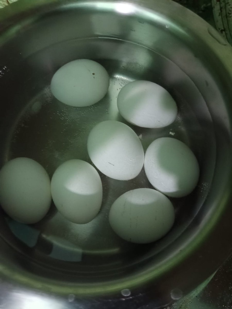 Neend_Ki_Rani's tweet photo. Why does the egg break when it is put in water due to the bubbles that come from inside the water? 

What is there on the upper surface of the egg that does not break quickly due to the speed of hot water in the pan? 

Could there be a baby in the raw egg... Read news https://t.co/8JRqWKmb0P