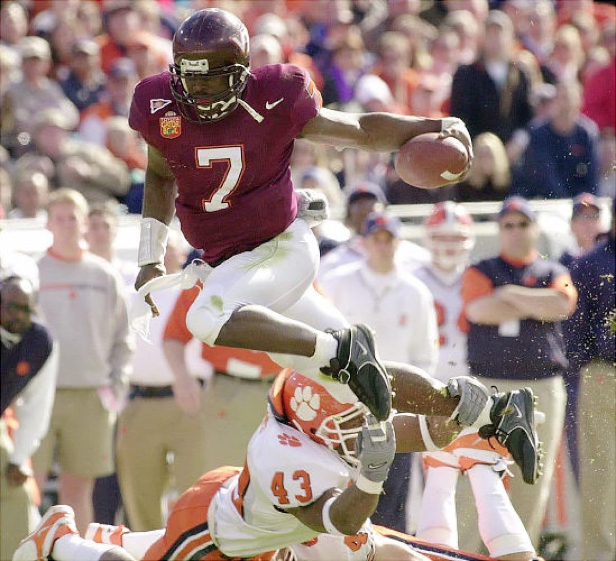 David_Nosa1's tweet photo. Blessed to receive my 2nd D1 Offer to Virgina tech @CoachJones_RCS @BdortRCS @HerechukR @DaelunDarien7 @CoachPryVT @coachjfranklin @adamgorney @AllenTrieu @WillVapreps https://t.co/ZXsmviC6cF