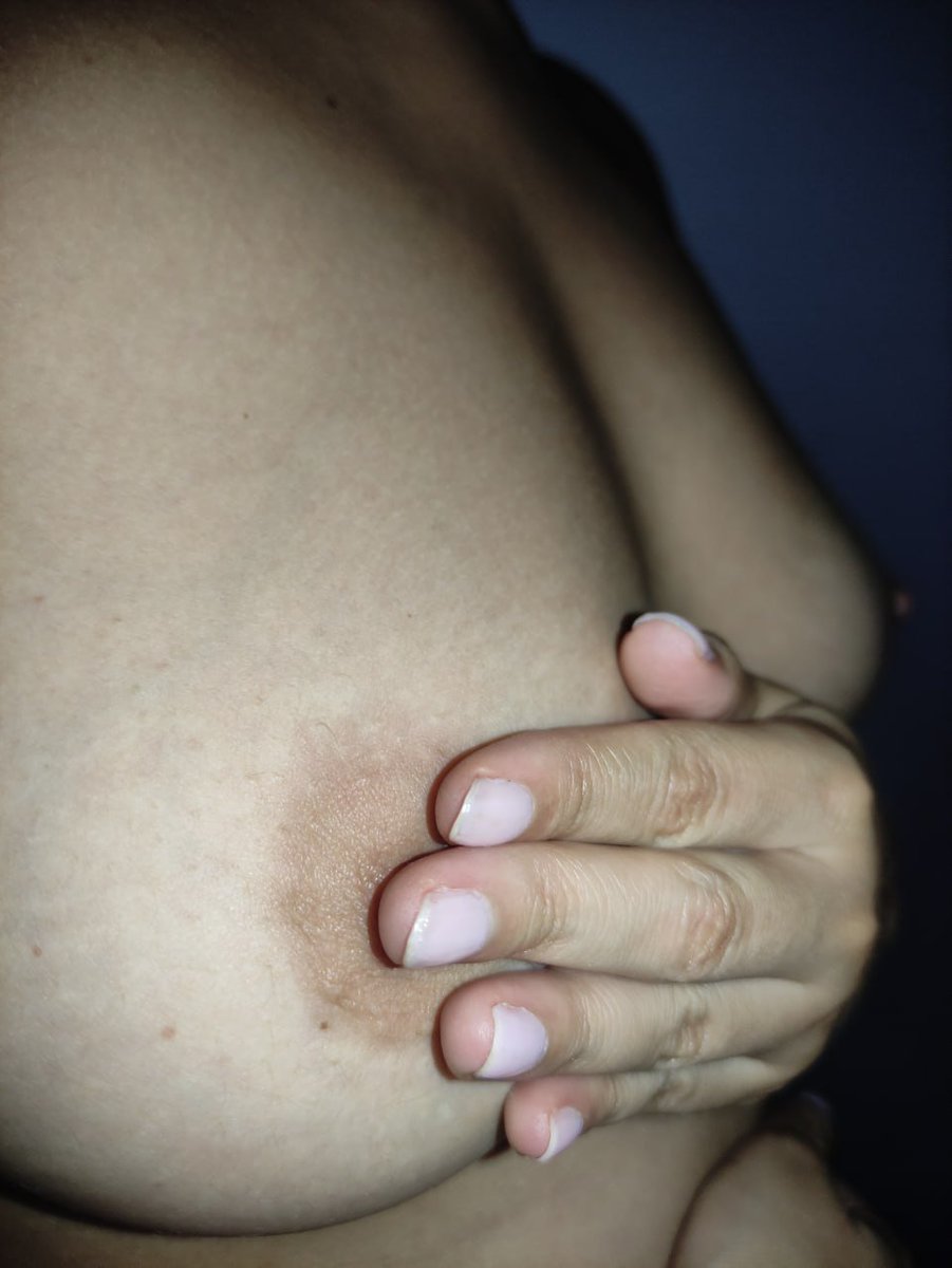 VickyLarax's tweet photo. Con la mano o sin la mano? 
Cuál les gusta más? 
RT si me quieres dar besitos en la tetica
#MartesDeEnseñarLasTetas https://t.co/s6fOXIEFWJ