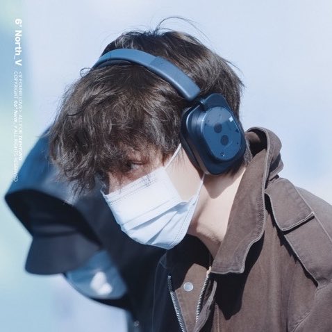 siakthv's tweet photo. Hid fluffy hair his shining eyes I’m so in love with my Taehyung 🥹🤏🏻 https://t.co/KP4s7TTYtT