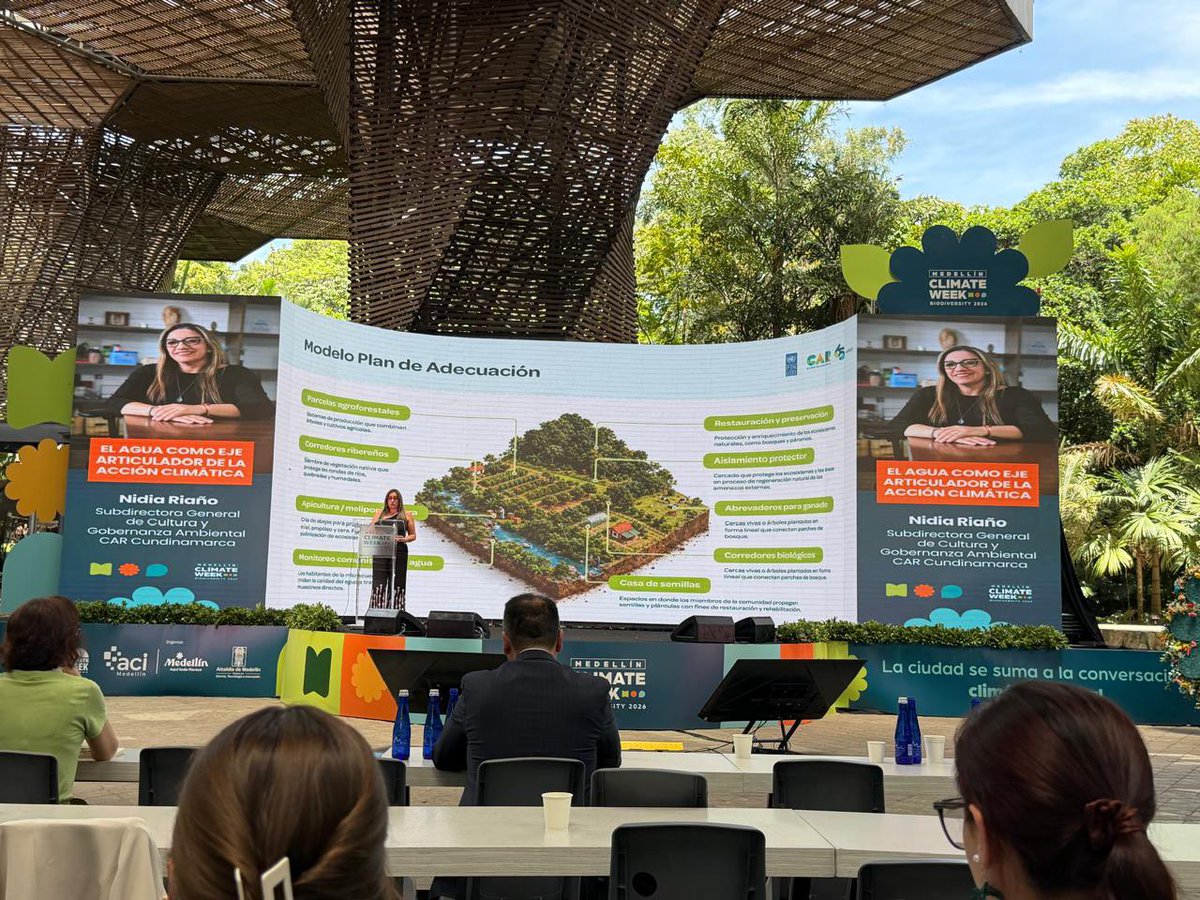 NidiaRianor's tweet photo. Hoy en la #ClimateWeekMedellin.
En alianza con el @PnudColombia y gracias al liderazgo de @Alfred_Balle, presentamos Entornos Sostenibles para la seguridad hídrica y la gobernanza del agua.
La acción climática también se construye desde la forma en que gestionamos el agua. https://t.co/cV4DVNbsOs