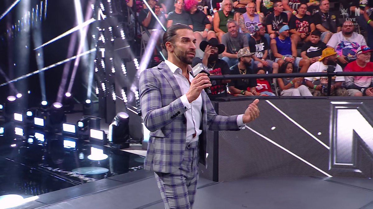 fabien_fichaux's tweet photo. Robert Stone intervient pour annoncer qu'une Bataille Royale avec des superstars féminines de #WWERaw #WWENXT #WWEEvolve #AAA #SmackDown et #TNAImpact aura lieu mardi prochain et la gagnante affrontera Kelani Jordan pour le titre féminin de NXT à #HalloweenHavoc https://t.co/CbQ0qUnSuG