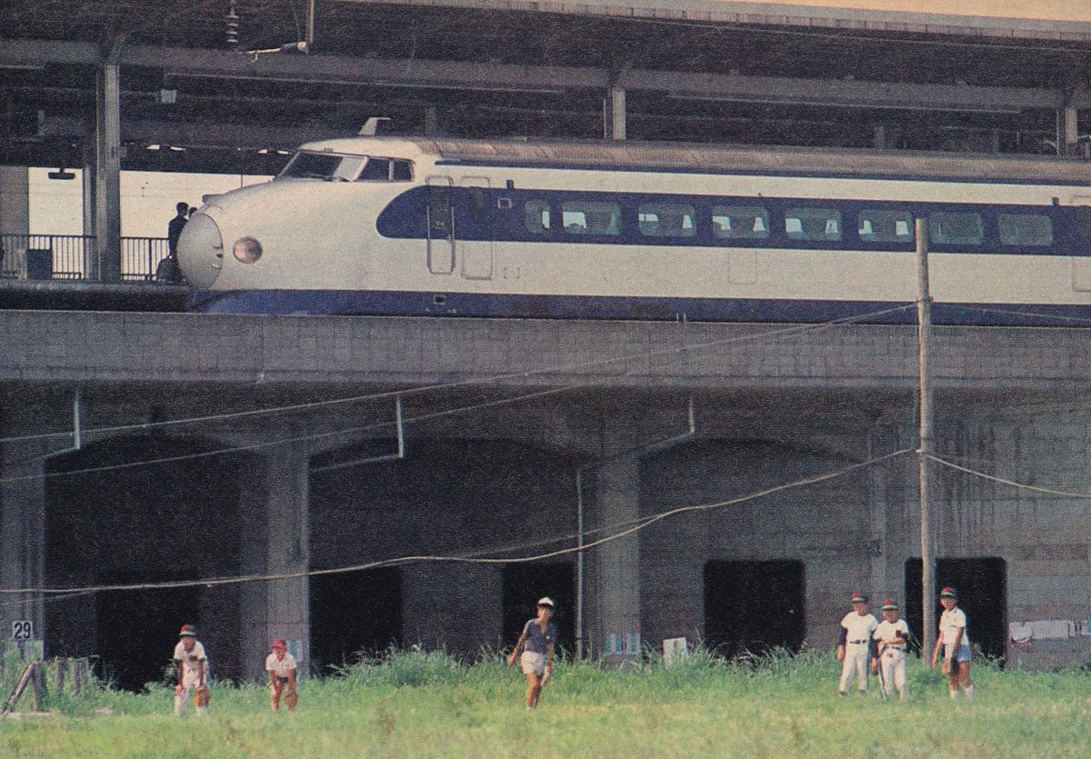 TIMEkxgms's tweet photo. 1982年　新横浜駅

昔は駅前で野球ができたんですね https://t.co/S5L1IyPCcM