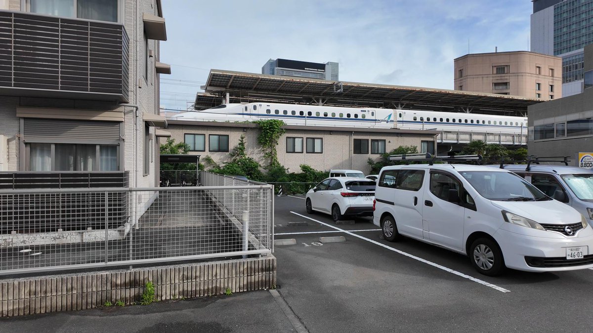 TIMEkxgms's tweet photo. 1982年　新横浜駅

昔は駅前で野球ができたんですね https://t.co/S5L1IyPCcM