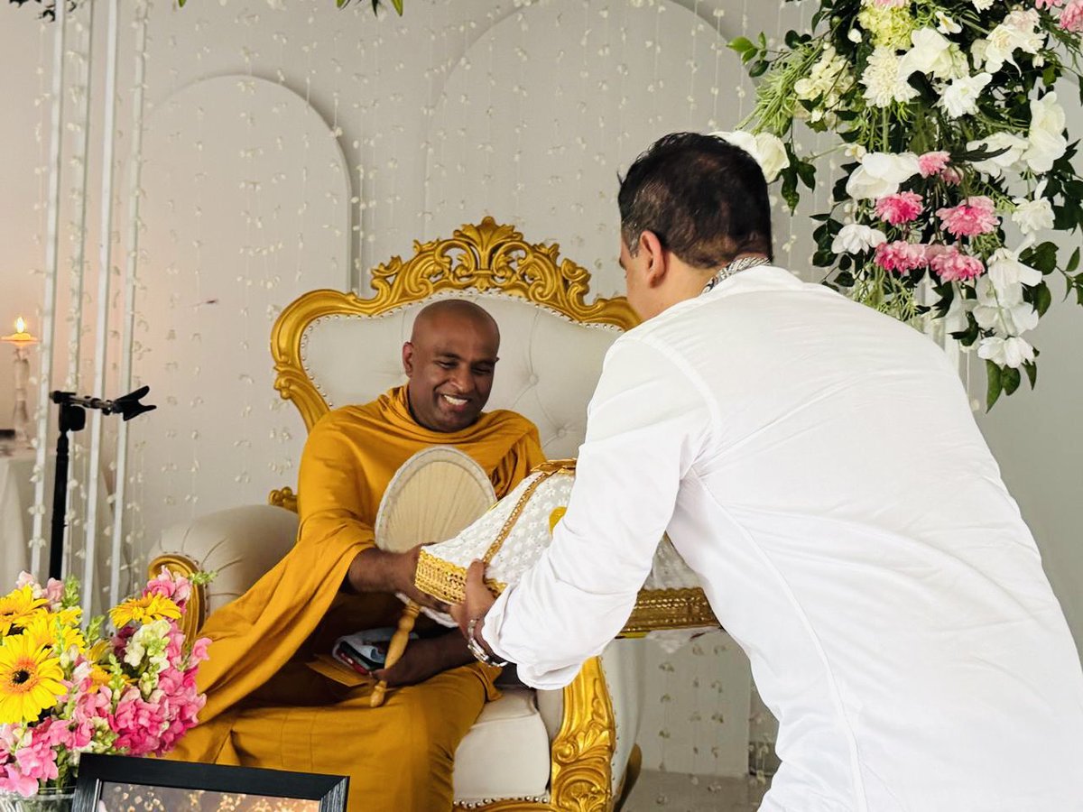 rajakarunahs's tweet photo. බිනර පොහොය නිමිත්තෙන් කිරිඳිවැල, මැද්දේගම රුවන් මාවත දහම් මැදුර සේනාසනයේ පැවති සංඝික දානමය පින්කම සහ ධර්මදේශනාවට සහභාගී වූ අවස්ථාව.
#HarshanaRajakaruna #SamagiJanaBalawegaya
#SriLankaPolitics #CleanPolitics #srilanka https://t.co/BIVZ9vixdm