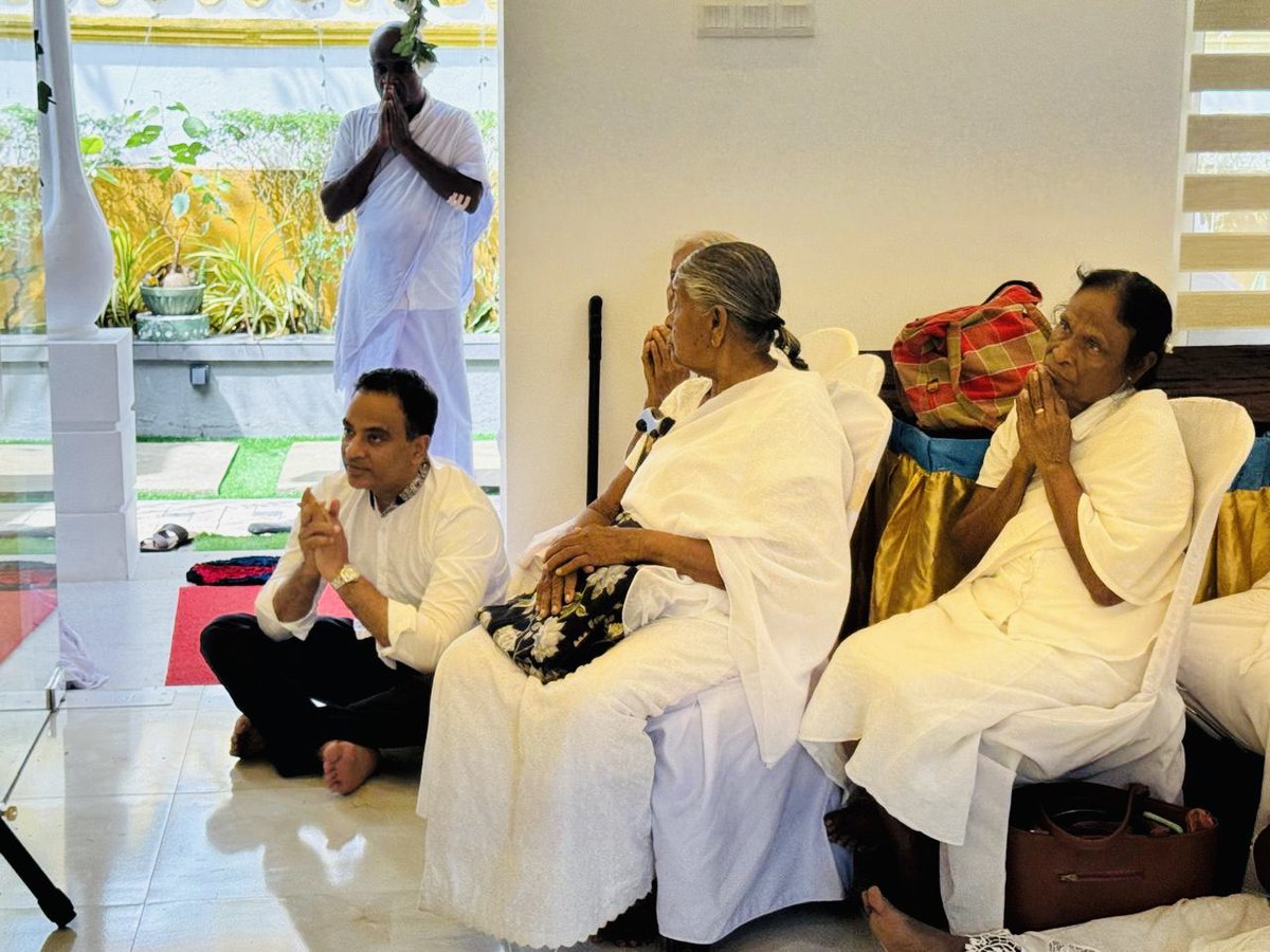 rajakarunahs's tweet photo. බිනර පොහොය නිමිත්තෙන් කිරිඳිවැල, මැද්දේගම රුවන් මාවත දහම් මැදුර සේනාසනයේ පැවති සංඝික දානමය පින්කම සහ ධර්මදේශනාවට සහභාගී වූ අවස්ථාව.
#HarshanaRajakaruna #SamagiJanaBalawegaya
#SriLankaPolitics #CleanPolitics #srilanka https://t.co/BIVZ9vixdm