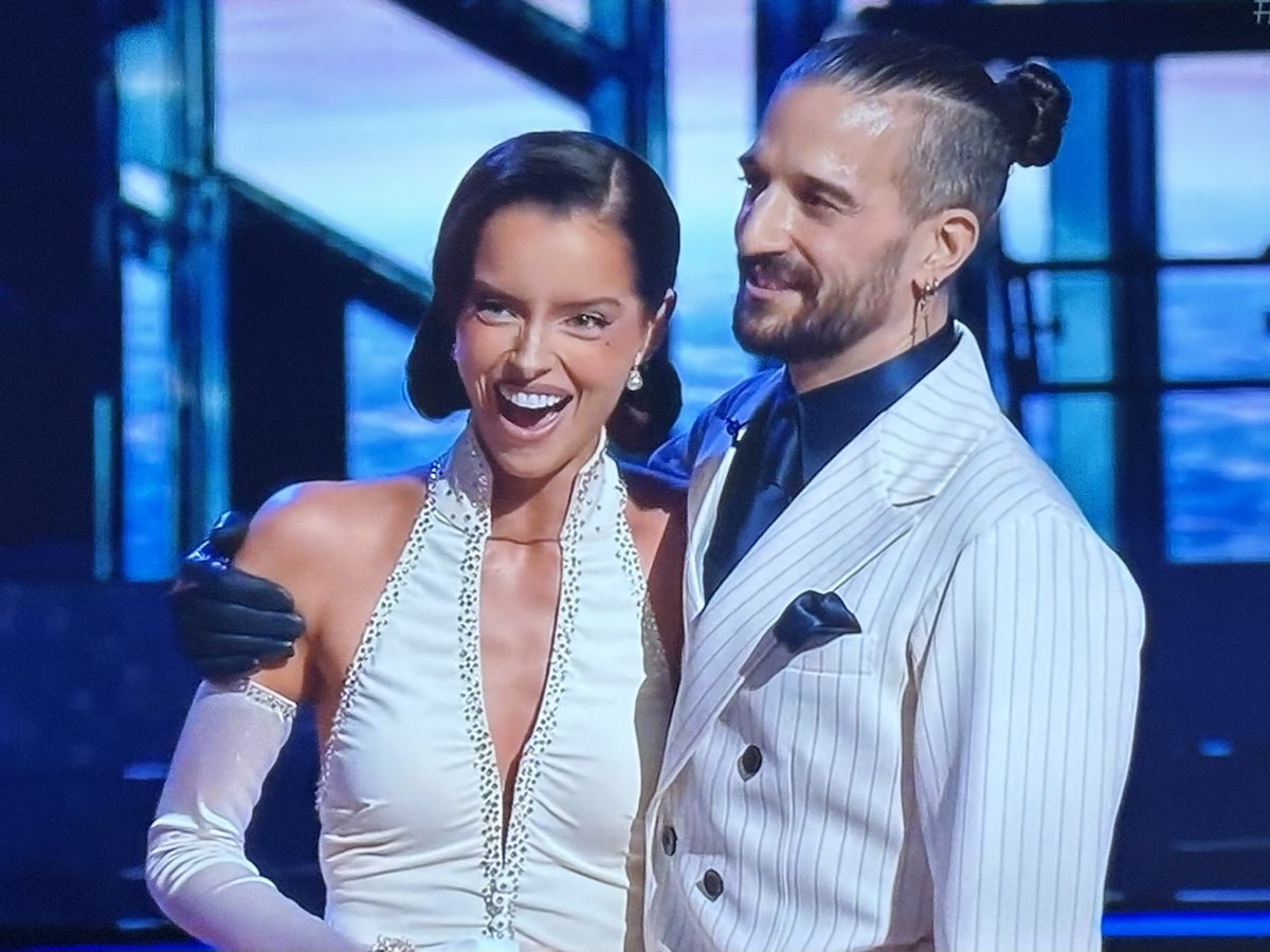 scoobydoesnt's tweet photo. Honestly.... Mark &amp; Maura are the perfect pairing. He's such a great teacher and she's learning so much... i'm so so parasocially proud of her 😭😭 #dwts https://t.co/20KOeJsvDs