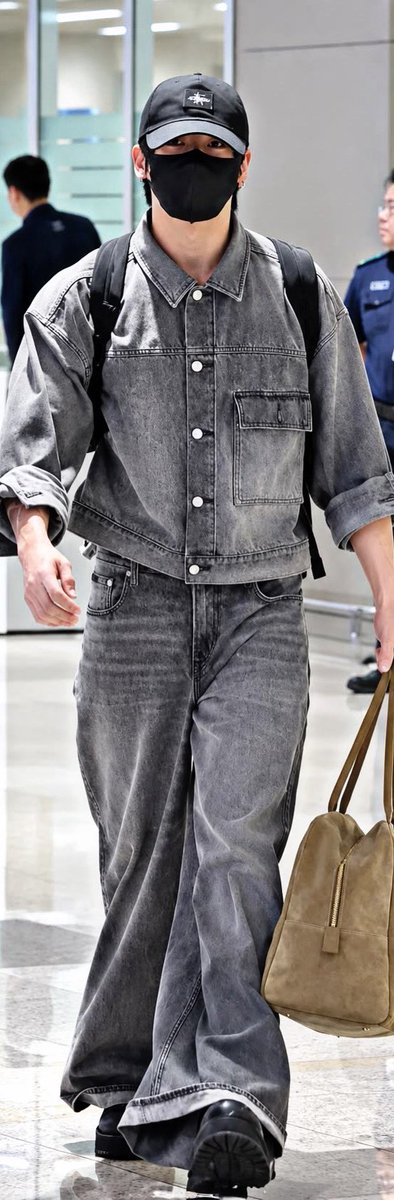 archivesofkook's tweet photo. jungkook's fashion style is exquisite https://t.co/MCMaW8wOjK