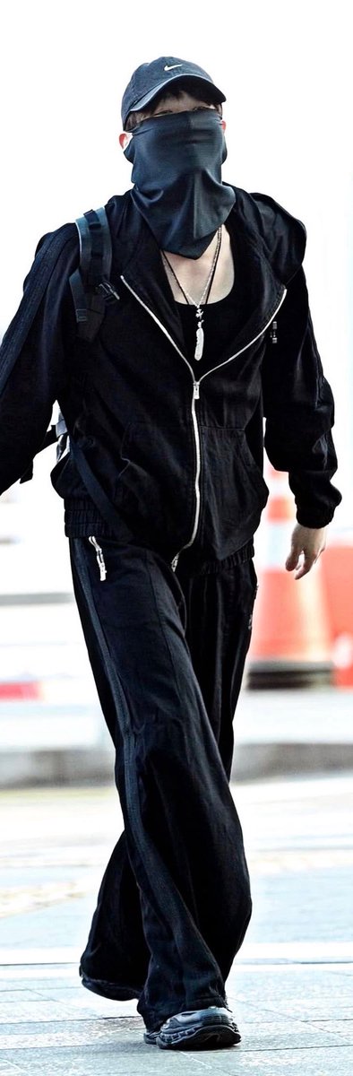 archivesofkook's tweet photo. jungkook's fashion style is exquisite https://t.co/MCMaW8wOjK