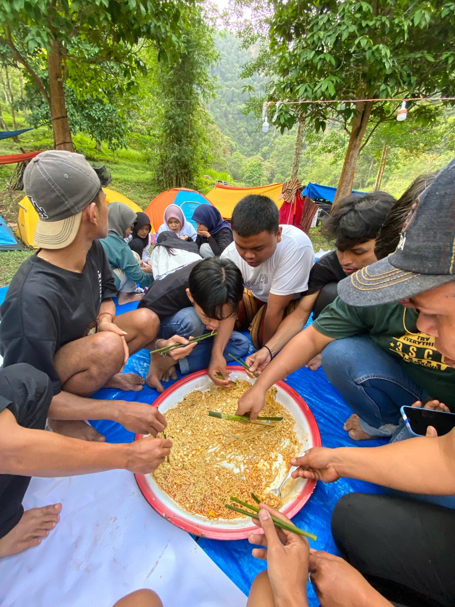 isubola's tweet photo. Ada yang punya hobi camping? https://t.co/oxuQn84efB