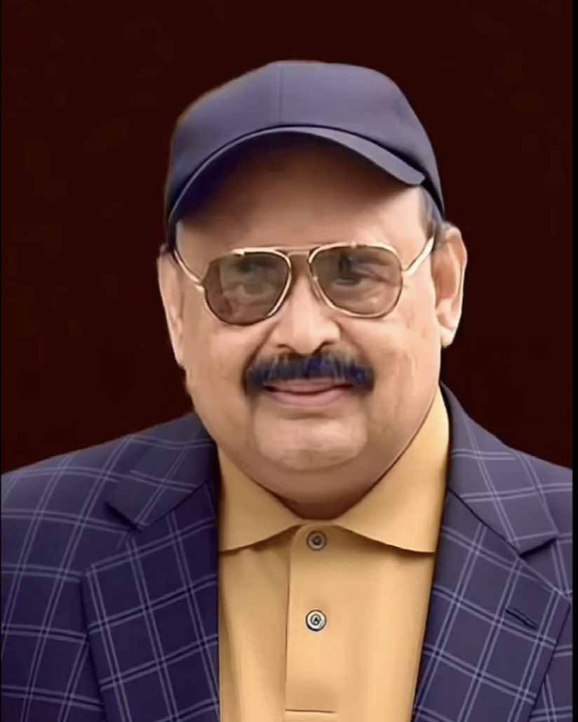 AltafHussain_90's tweet photo. 2/2
وقت آنے پر ان ڈاکوؤں اور ان کے سرپرستوں سے حساب لیاجائے گا۔ قزاقوں کی فائرنگ سے شہید ہونے والے تینوں پاکستانیوں کاشف عمر، محمود انصاری اور رفیع اللہ کاتعلق کراچی سے ہے لہٰذا میں کراچی کے شہریوں سے خصوصاًوفاپرست ساتھیوں اورہمدردوں سے کہتاہوں کہ وہ ان شہیدوں کے گھر جاکران کی غمزدہ فیملیزکاغم بانٹیں، جہاں جہاں میتیں آئیں، ان کی تجہیزو تکفین کے انتظامات میں حصہ لیں اور یزیدی حکمرانوں کی سفاکیت کے نتیجے میں شہید ہونے والوں کے لواحقین کی مددکریں۔ شہرکے مخیرحضرات بھی ان مظلوم فیملیزکی مددکریں۔زخمیوں کی دیکھ بھال کریں۔اوورسیزمیں رہنے والے بھی اس کارخیرمیں حصہ لیں۔میں تمام شہیدوں کی فیملیزسے کہتاہوں کہ آپ کا جلاوطن بھائی آپ کے خاندان کے ایک ایک فرد سے دلی تعزیت کرتا ہے اور دعا کرتا ہےکہ اللہ تعالیٰ شہیدوں کوشہادت کادرجہ عطافرمائے، ان کواپنی جوار رحمت میں جگہ عطافرمائے اورزخمیوں کوشفاعطا فرمائے۔ 

الطاف حسین
29ستمبر2026ء