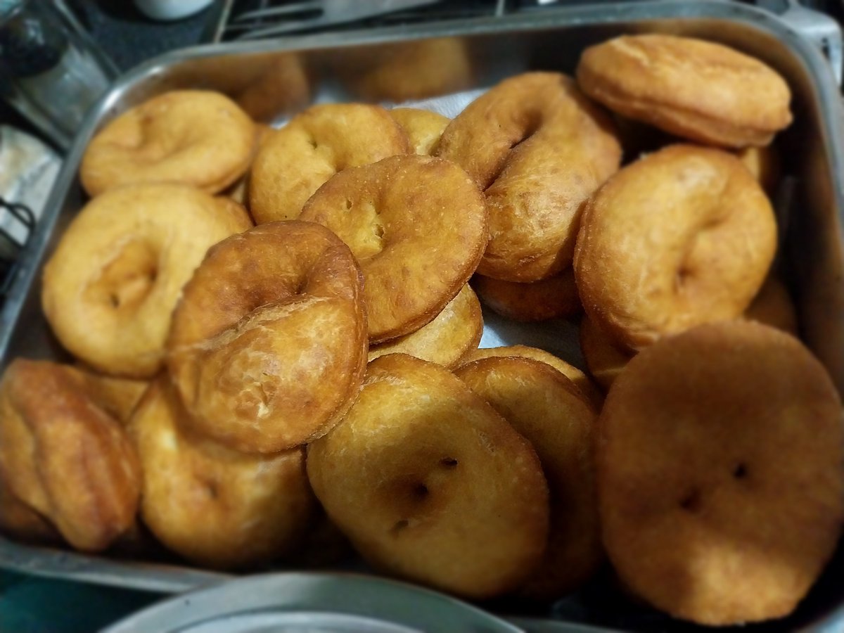 STAYCHILENA's tweet photo. Queremos a @Stray_Kids en Chile 🇨🇱🇨🇱🇨🇱

Y les damos unas ricas sopaipillas con pebre.

#RunItChile
#CHILENEEDSRUNITOUR https://t.co/fW94moIgi5