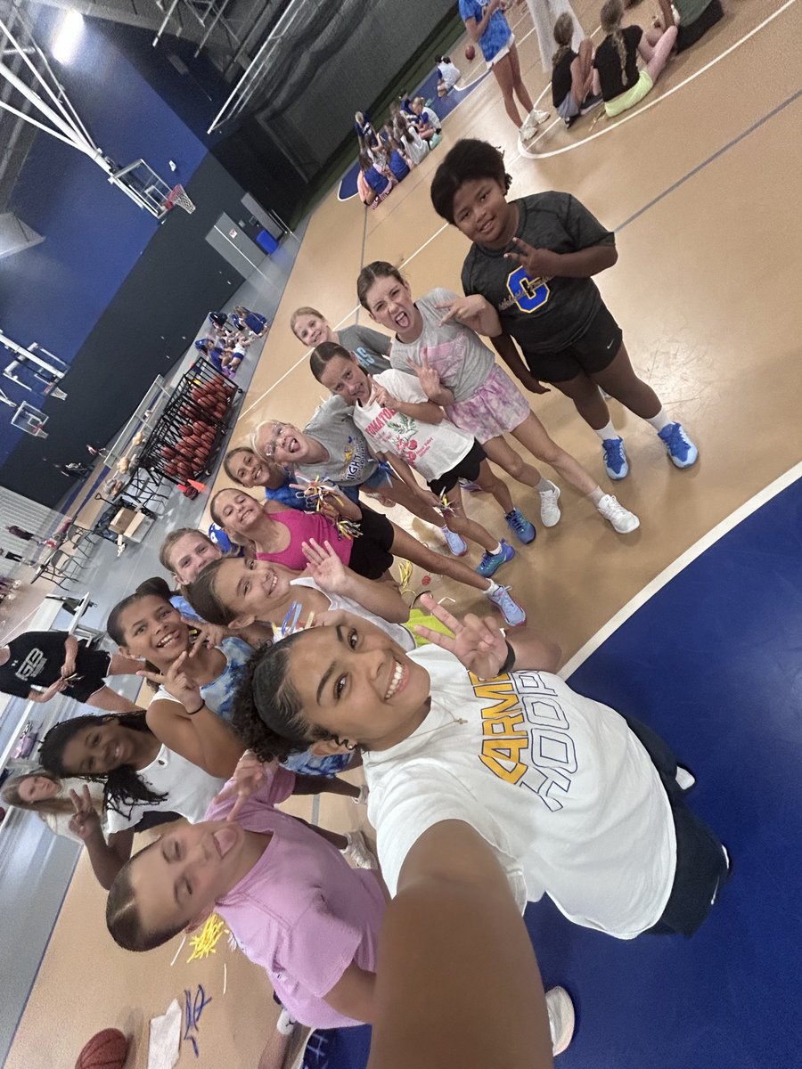 CHS_Womensbball's tweet photo. First Pups practice and keychain making with our high school players 💛💙 #programbuilding https://t.co/lfcVcAio0j
