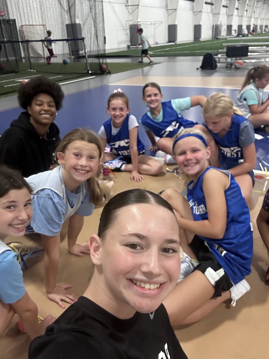CHS_Womensbball's tweet photo. First Pups practice and keychain making with our high school players 💛💙 #programbuilding https://t.co/lfcVcAio0j