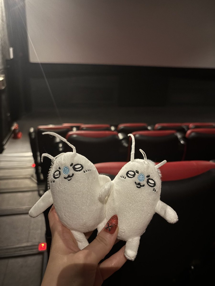 withBAMONGA's tweet photo. 어라... 전석 매진인데 왜 영화관에 저밖에 없죠..? https://t.co/s3D4r3VmSr