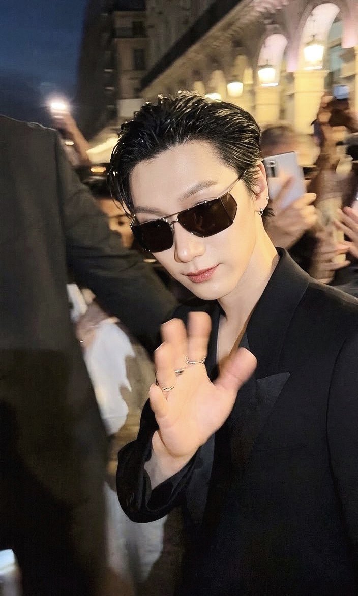 TENzenter's tweet photo. TEN กับ Saint Laurent เป็นอะไรที่เข้ากันมากจริง ๆ ความนิ่ง ความเท่ และ attitude คือครบมาก 🖤🔥

มาช่วยกันทำให้โมเมนต์นี้ไปไกลกว่าเดิมกันค่ะ 10velys 💜

❇100 Quote
❇100 Reply
❇500 Retweet

Pls rt, reply & trend these keyword & hashtag;

TEN AT SAINT LAURENT SUMMER27  
#TENforYSLPFW27
#Saintlaurentxten